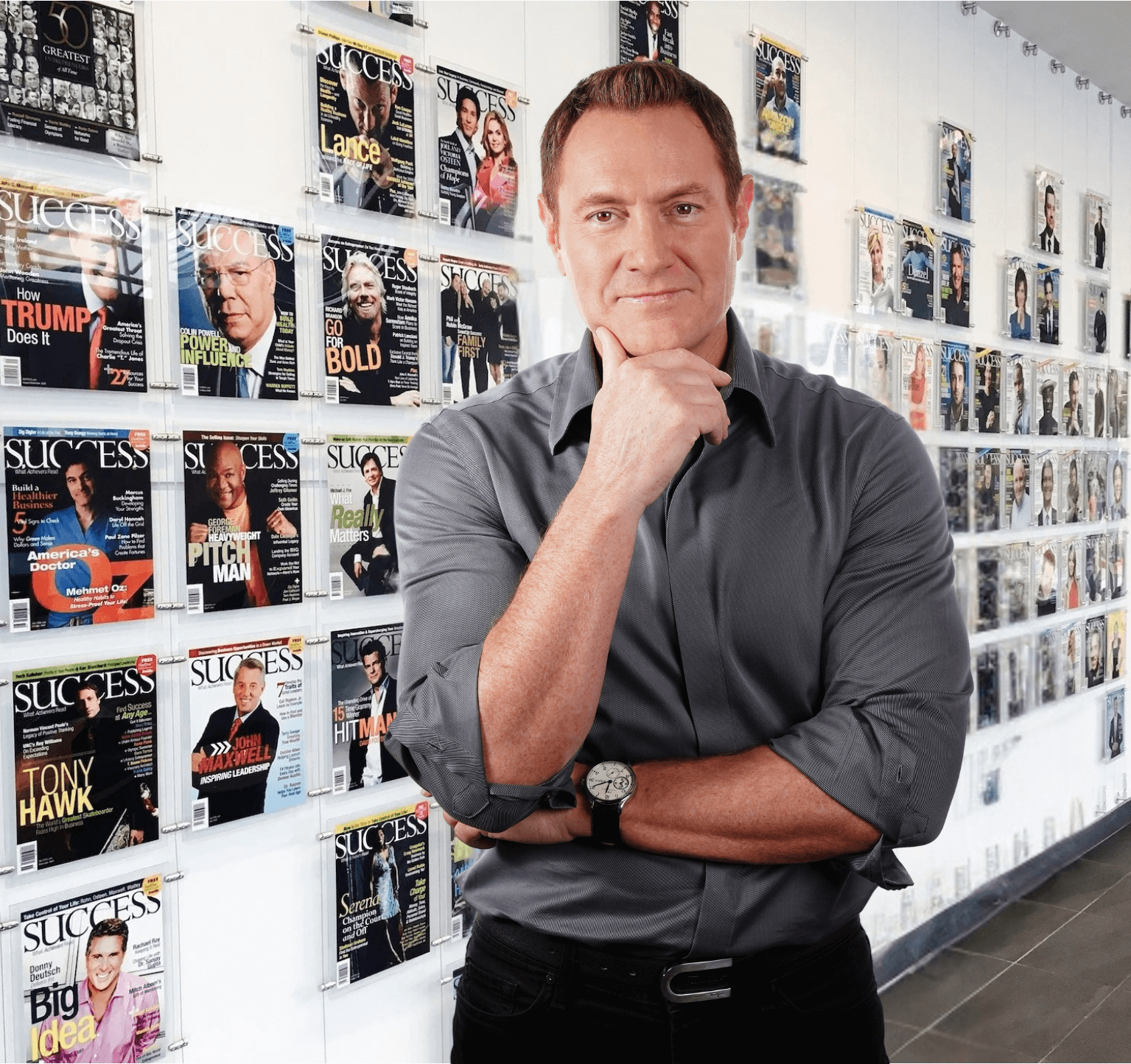 Darren with SUCCESS MAGAZINES in the background (1535 x 1445 px) (2)